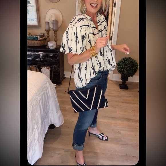 Vivaia Handbags - Stylish Navy Crossbody Bag